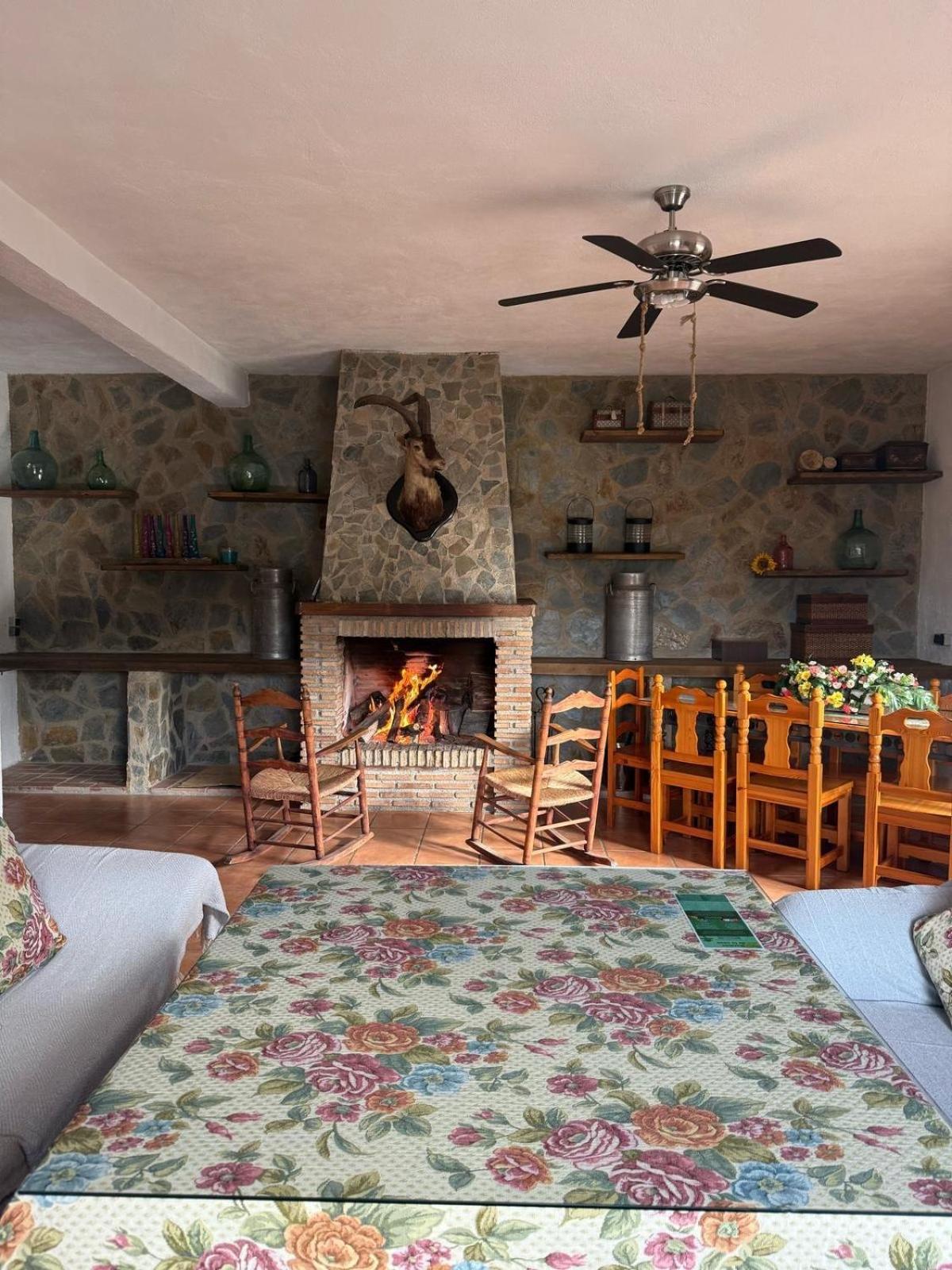 Cortijo Loma Del Estanque Chalet *